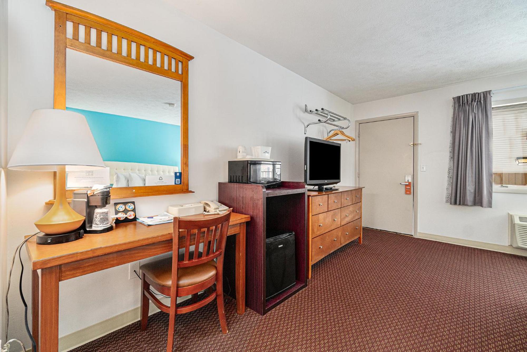 ฮาวเวิร์ด จอห์นสัน บาย วินด์แฮม ทราเวิร์สซิตี้ Hotel ภายนอก รูปภาพ