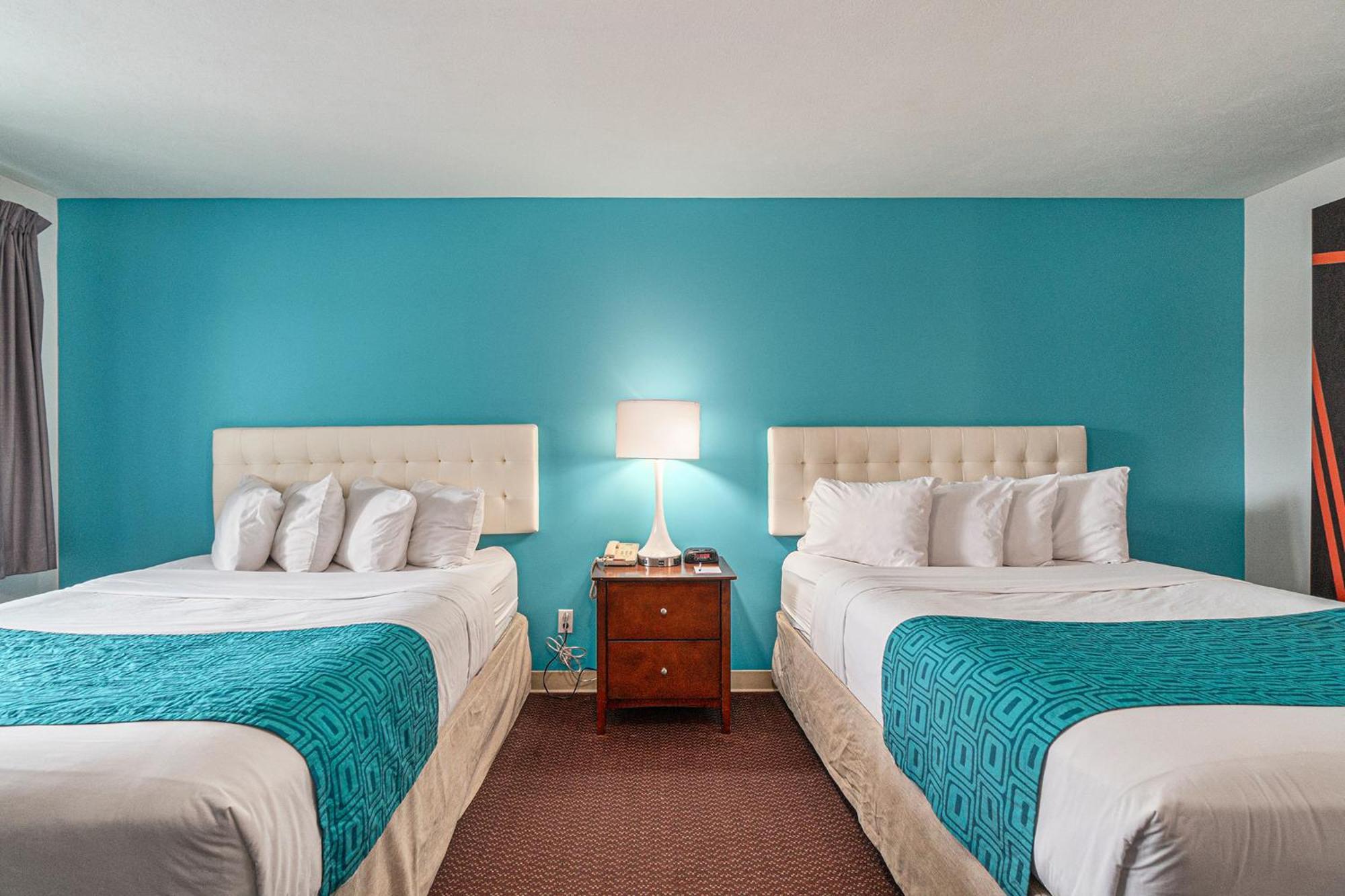ฮาวเวิร์ด จอห์นสัน บาย วินด์แฮม ทราเวิร์สซิตี้ Hotel ภายนอก รูปภาพ