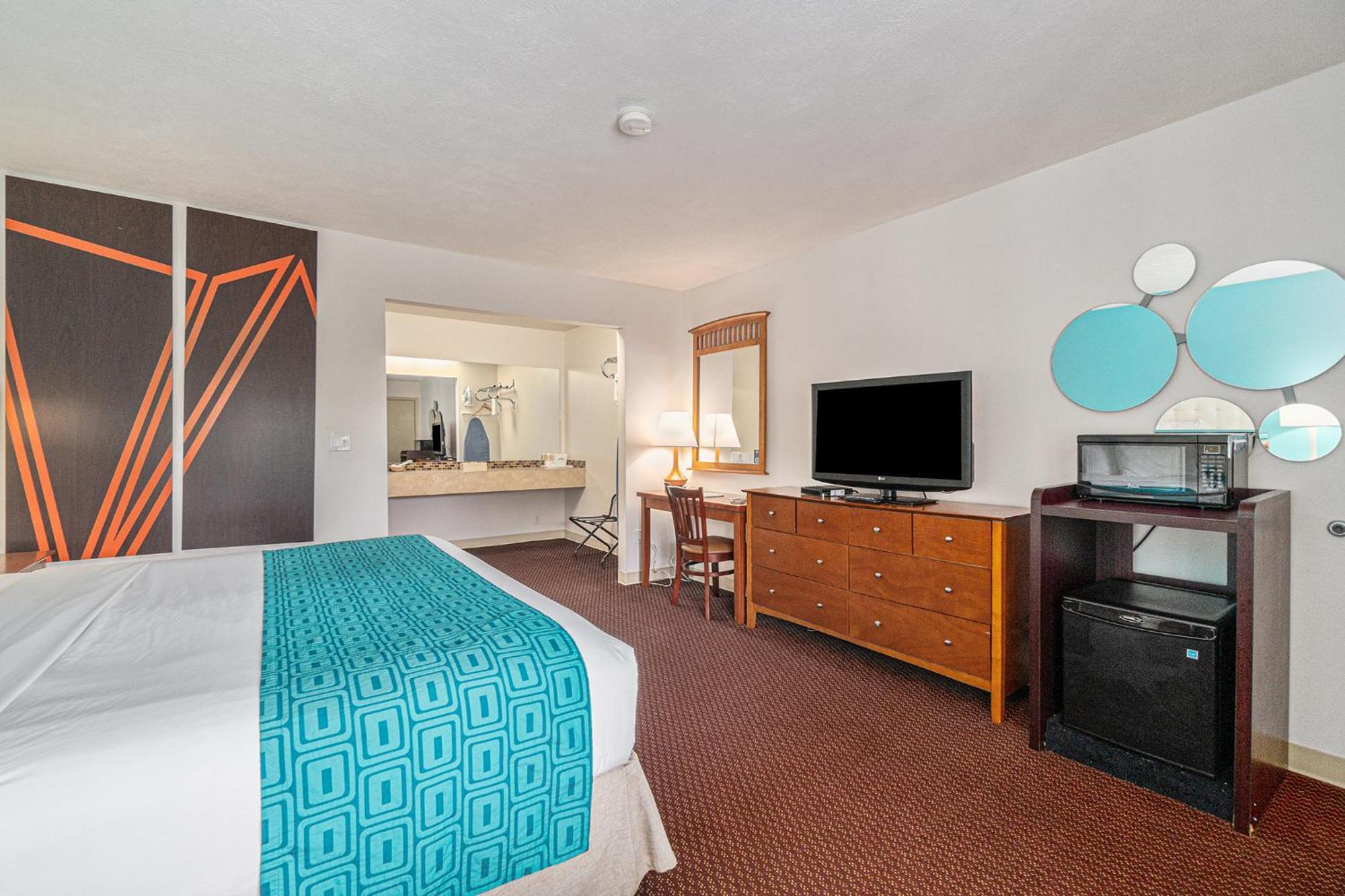 ฮาวเวิร์ด จอห์นสัน บาย วินด์แฮม ทราเวิร์สซิตี้ Hotel ภายนอก รูปภาพ