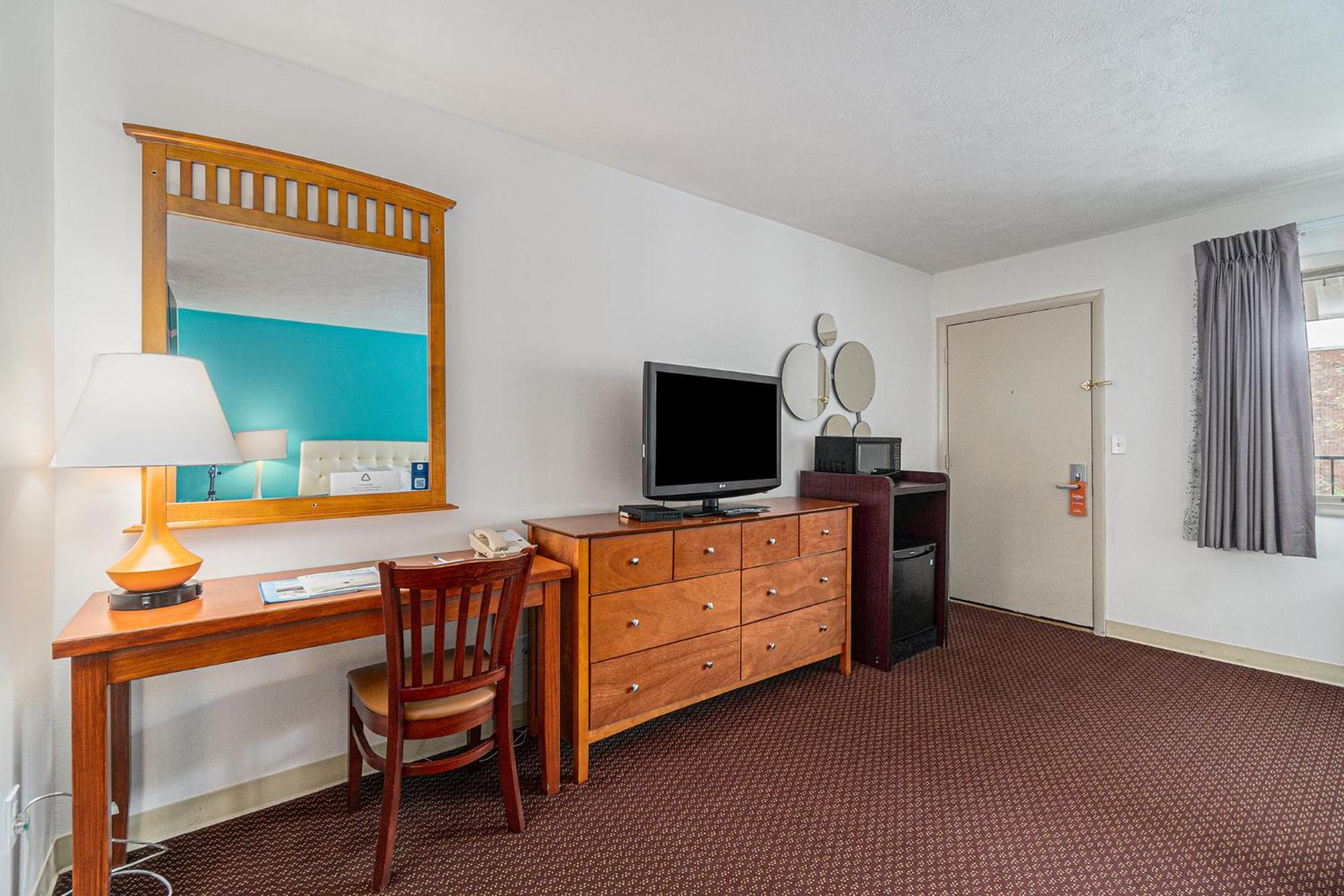 ฮาวเวิร์ด จอห์นสัน บาย วินด์แฮม ทราเวิร์สซิตี้ Hotel ภายนอก รูปภาพ
